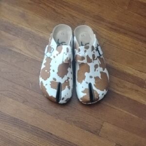 Men's Women's Cow Print Clogs